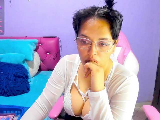 Cristaln07 live cam on BongaCams