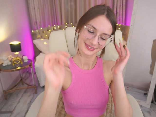 le modèle CozyMell est en webcam porno dans un show sur le site bongacams, il possède les tags suivants: White/Caucasian,Brunette,Shaved