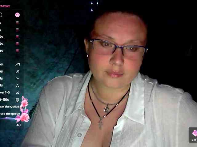 モデル: NERVOMOTINA