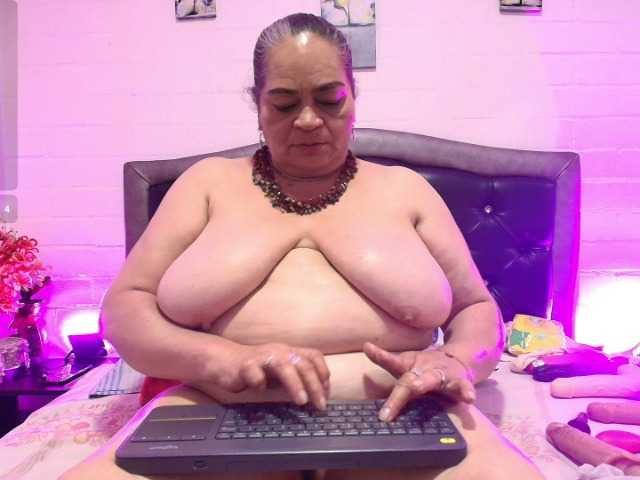VickyBoobss live cam on BongaCams