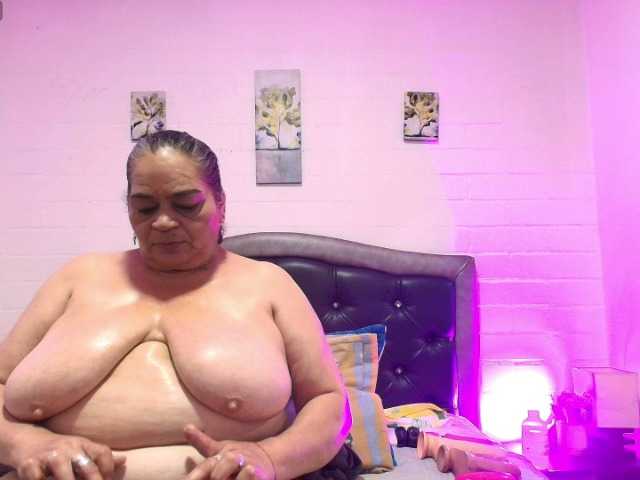 VickyBoobss live cam on BongaCams