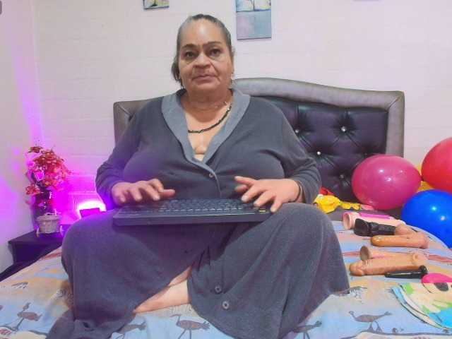 VickyBoobss live webcam show