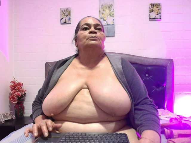 VickyBoobss live cam on BongaCams
