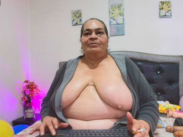 VickyBoobss live cam on BongaCams