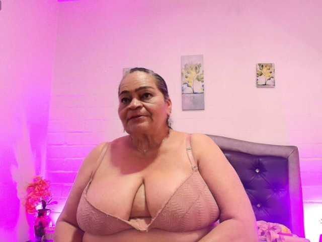 VickyBoobss live cam on BongaCams
