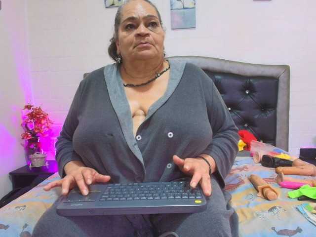 VickyBoobss live webcam show