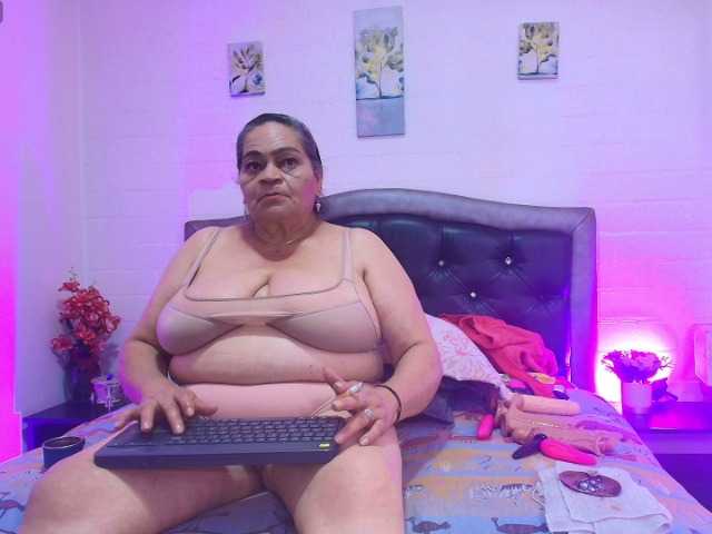 VickyBoobss live cam on BongaCams