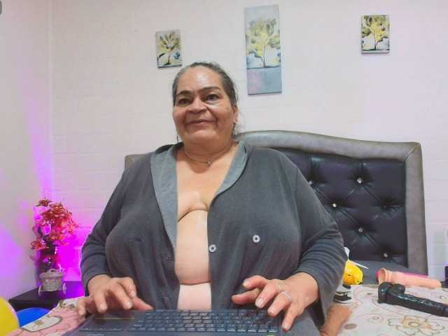 VickyBoobss live webcam show
