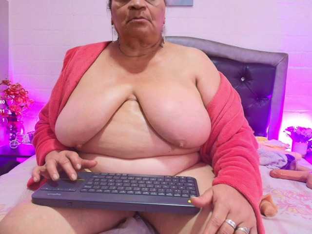 VickyBoobss live cam on BongaCams