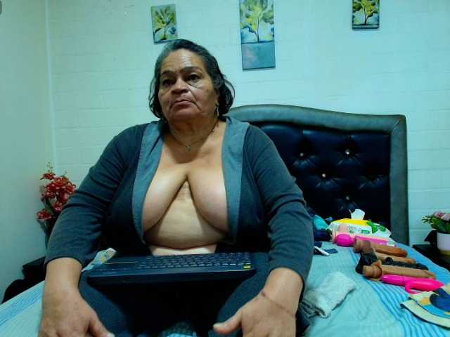 VickyBoobss live cam on BongaCams