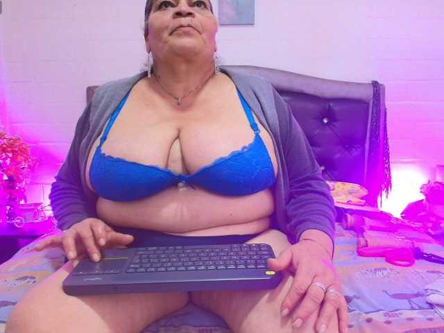 VickyBoobss live cam on BongaCams