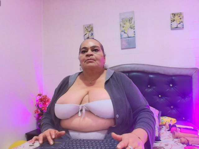 QueenMatturex live webcam show
