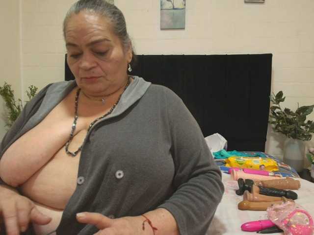 VickyBoobss live cam on BongaCams