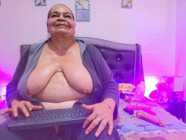 VickyBoobss live cam on BongaCams