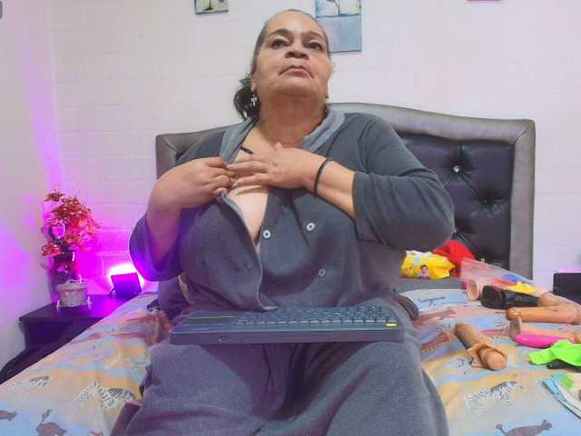 VickyBoobss live webcam show