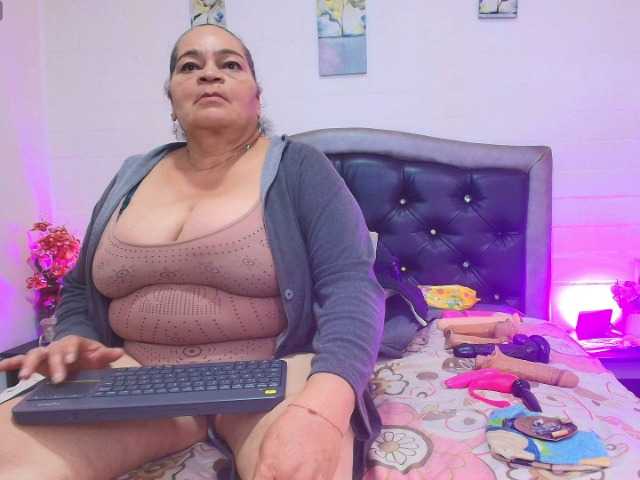 VickyBoobss live webcam show