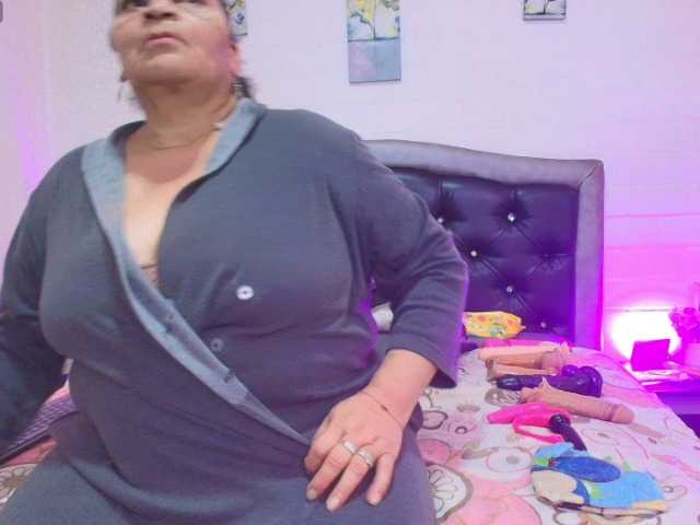 VickyBoobss live webcam show