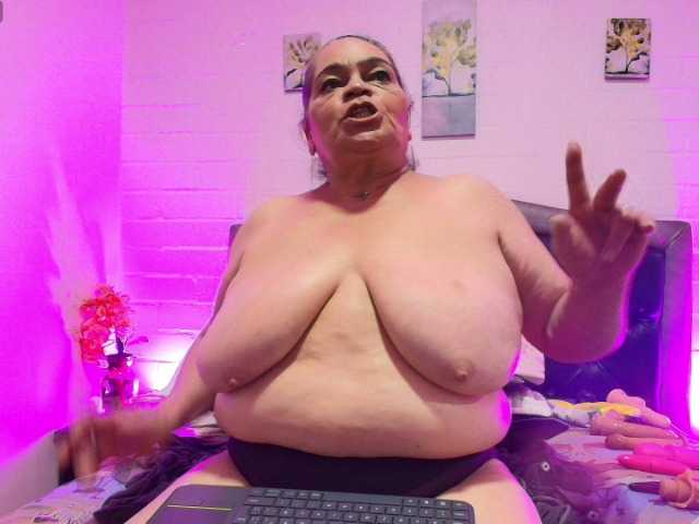 VickyBoobss live cam on BongaCams
