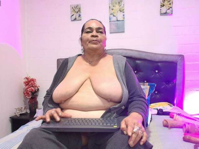VickyBoobss live cam on BongaCams