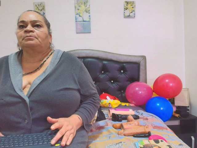 VickyBoobss live webcam show