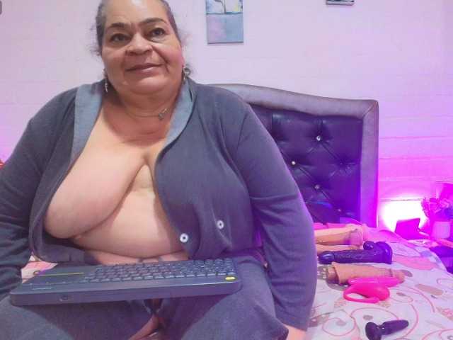 VickyBoobss live webcam show
