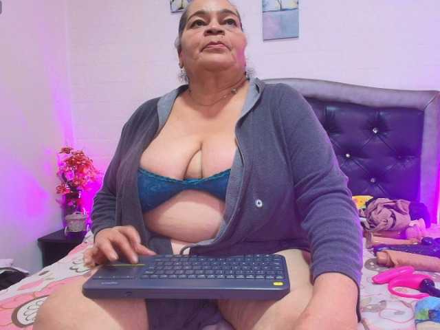 VickyBoobss live webcam show