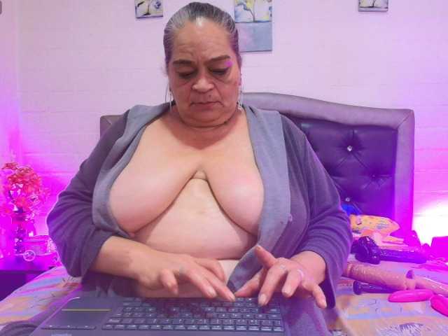 VickyBoobss Live Cam on BongaCams