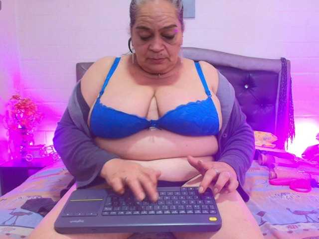VickyBoobss live cam on BongaCams