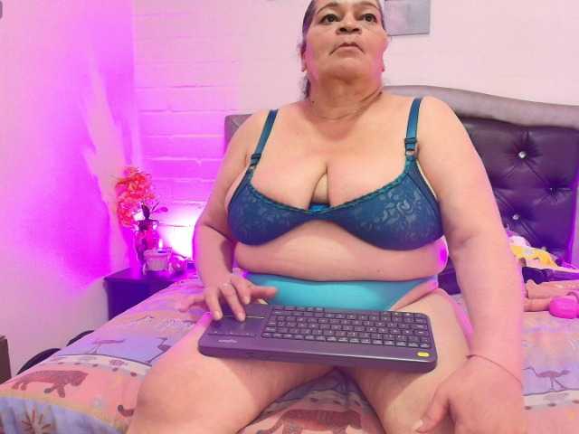 VickyBoobss live cam on BongaCams
