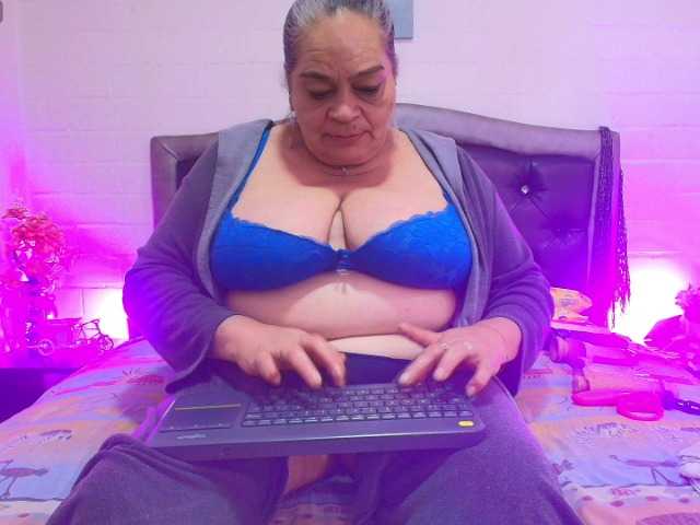 VickyBoobss live cam on BongaCams