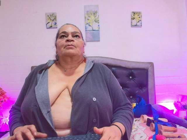 VickyBoobss live cam on BongaCams