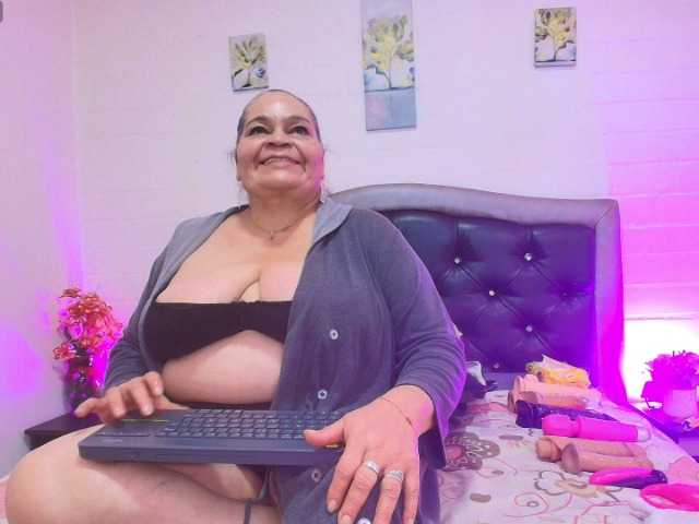 QueenMatturex live webcam show