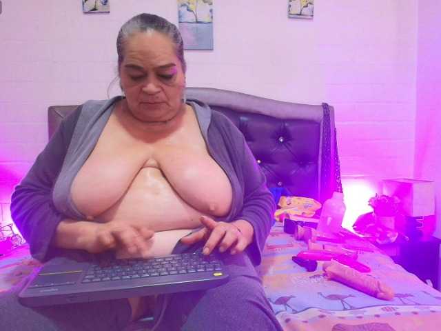 VickyBoobss live cam on BongaCams