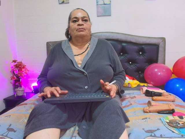 VickyBoobss live webcam show