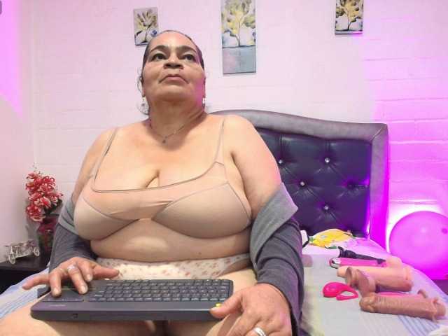 VickyBoobss live cam on BongaCams