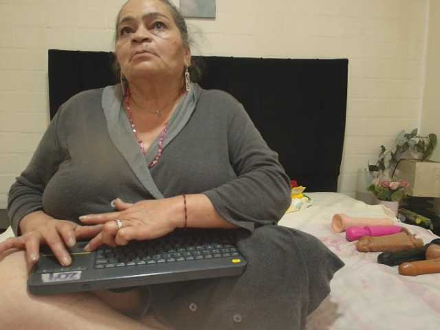 VickyBoobss live cam on BongaCams