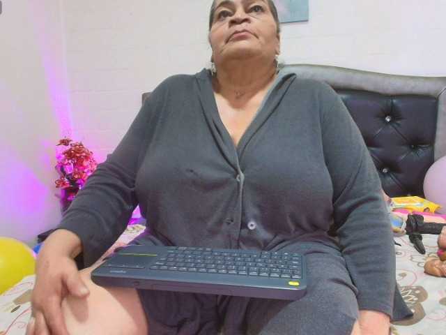 VickyBoobss live webcam show