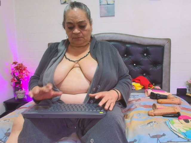 VickyBoobss live webcam show