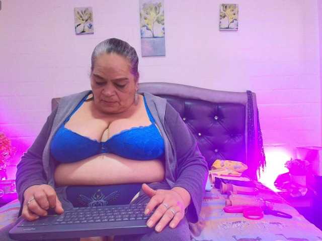 VickyBoobss live cam on BongaCams
