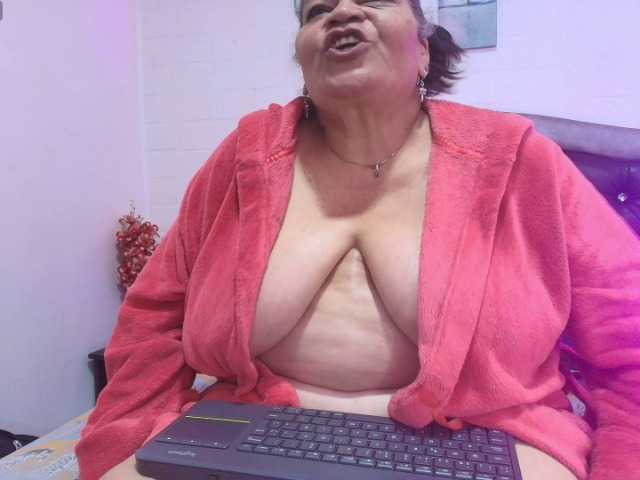 VickyBoobss live cam on BongaCams