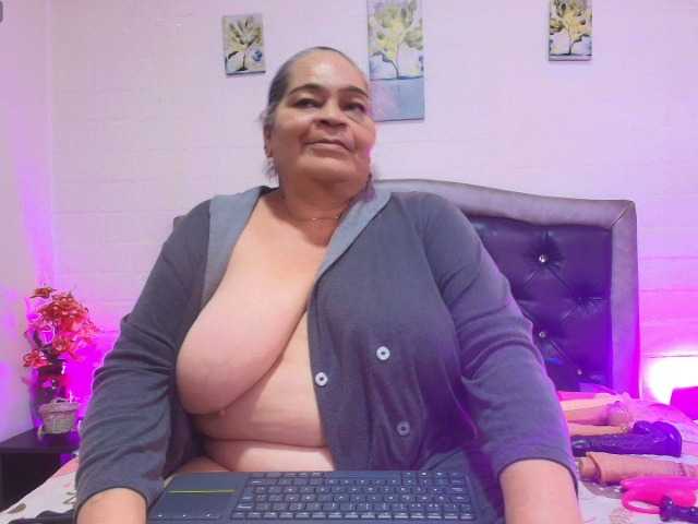 VickyBoobss live webcam show