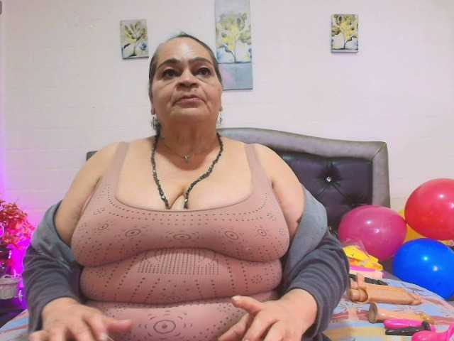 vickyboobss cam belle