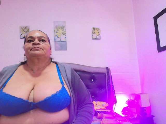 VickyBoobss live cam on BongaCams
