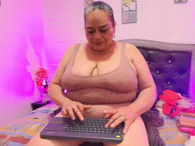 VickyBoobss live cam on BongaCams