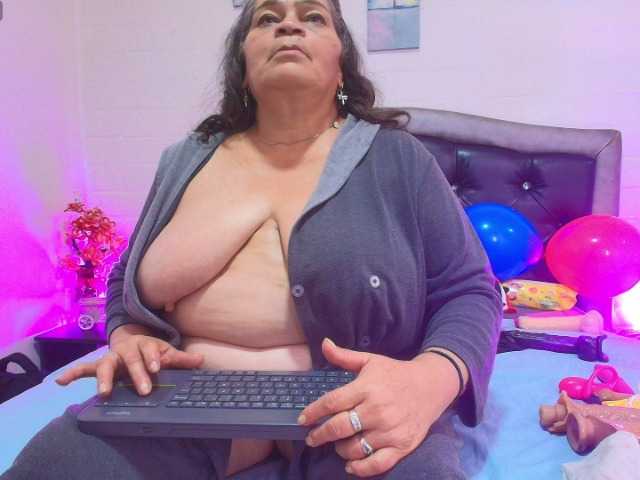 VickyBoobss live cam on BongaCams