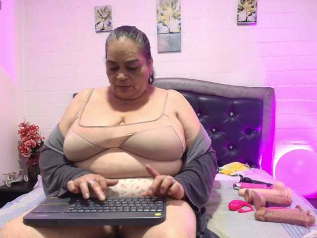 VickyBoobss live cam on BongaCams