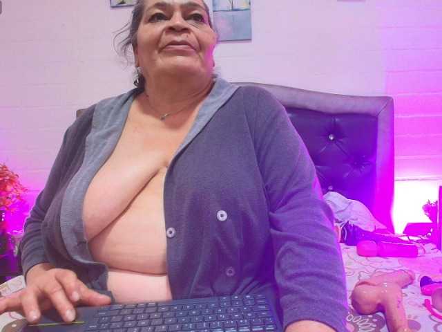 VickyBoobss live cam on BongaCams