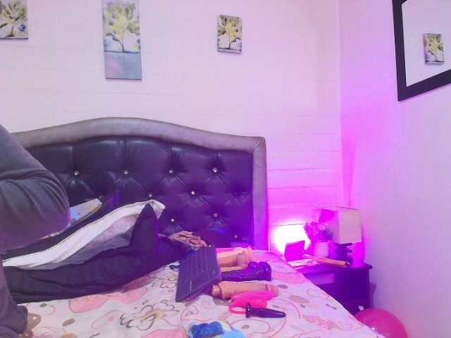 VickyBoobss live webcam show