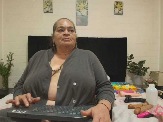VickyBoobss live cam on BongaCams