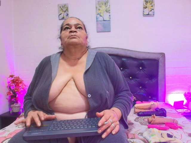 VickyBoobss live webcam show